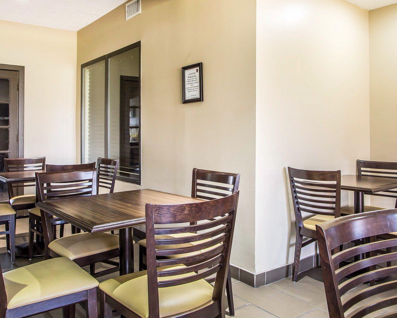 Comfort Suites Near I-80 And I-94 Лансінґ Екстер'єр фото